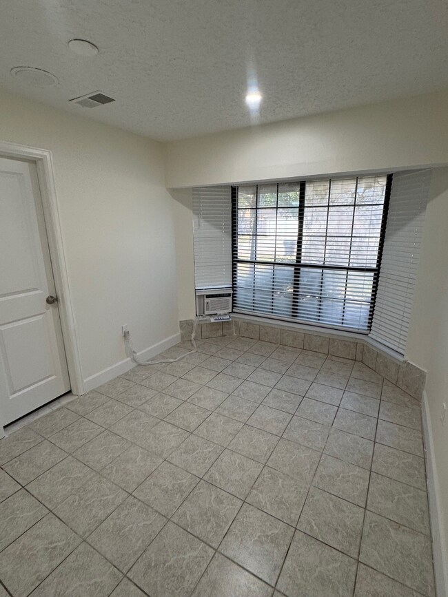 10134 Kirkglen Dr unit 1, Houston, TX 77089 - photo 4