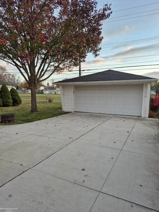 22016 Barton St, Saint Clair Shores, MI 48081 - photo 4