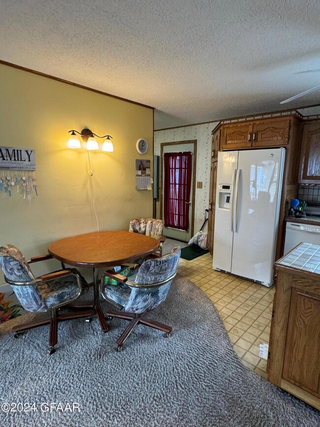 1506 S 19th St, Grand Forks, ND 58201 - photo 4