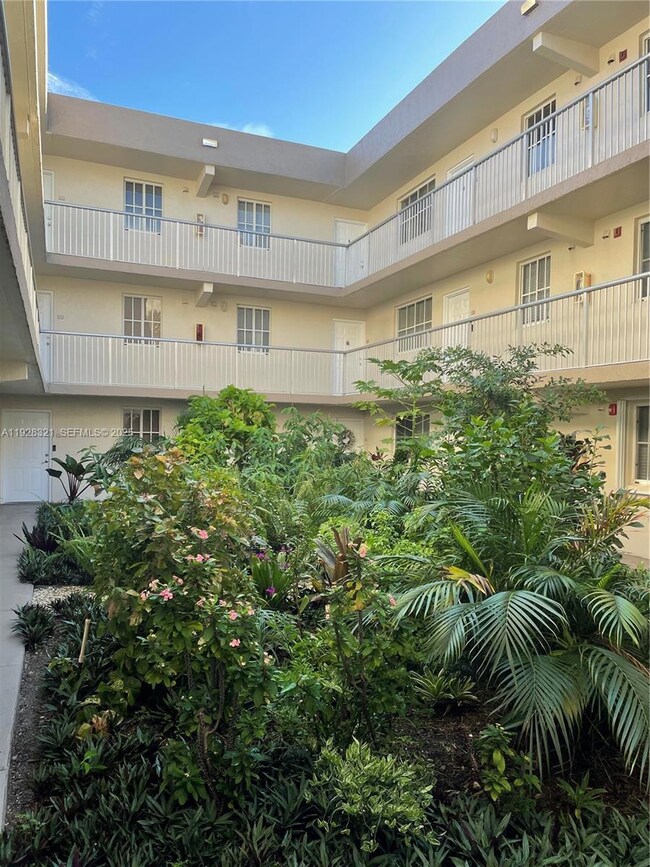 6135 NW 186th St unit 204, Hialeah, FL 33015 - photo 6