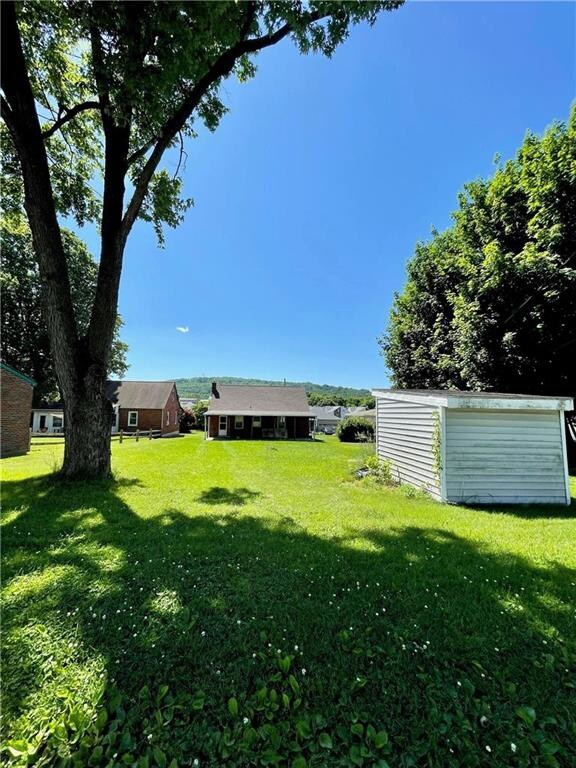 825 Walnut St, Emmaus, PA 18049 - photo 3