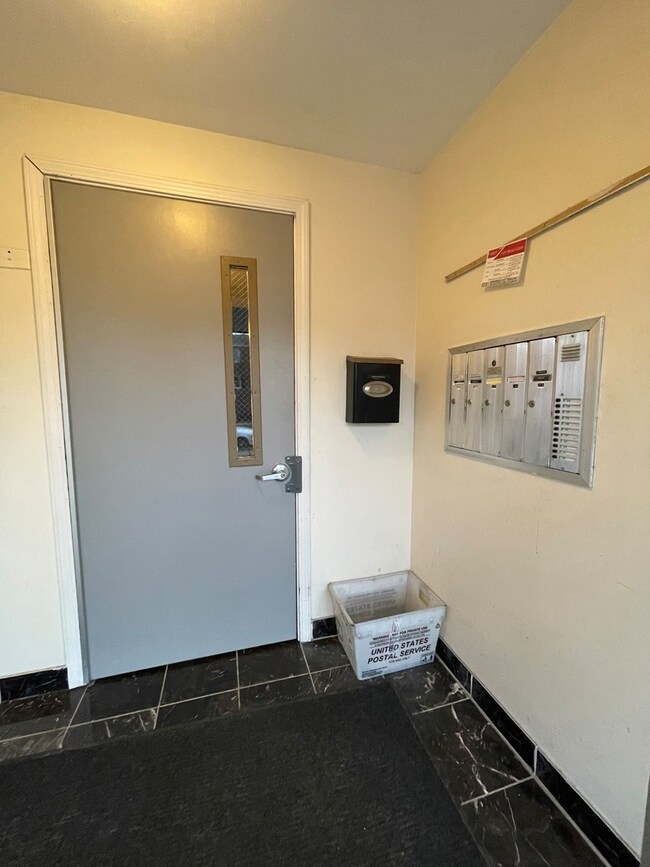 1211 Brown St unit 2B, Des Plaines, IL 60016 - photo 3