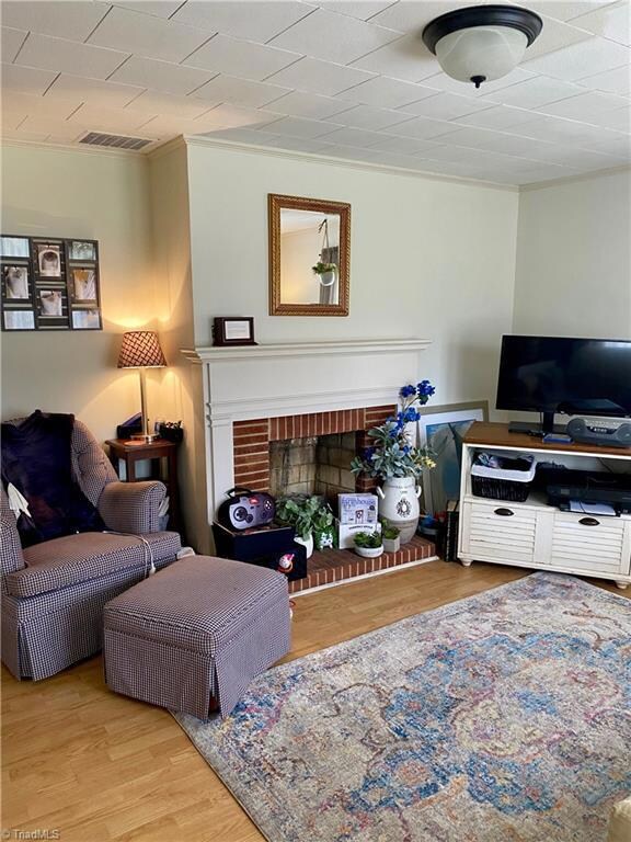 Living room fireplace is non-functional