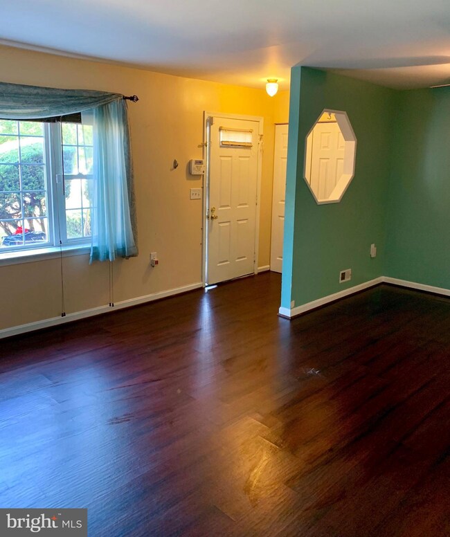 9025 N Laurel Rd unit I, Laurel, MD 20723 - photo 3