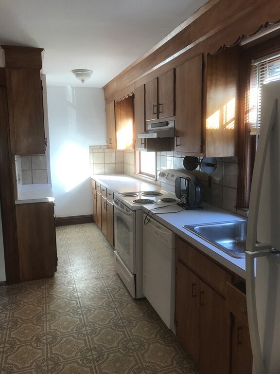 12 Holly St unit 2, Salem, MA 01970 - photo 4