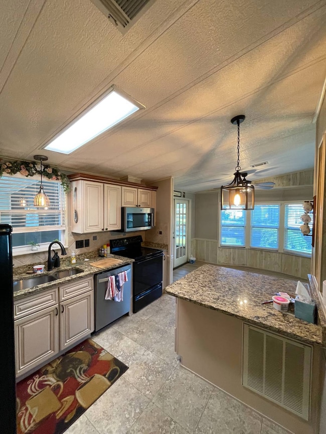 615 Fairway Ct unit 615, Plant City, FL 33565 - photo 3