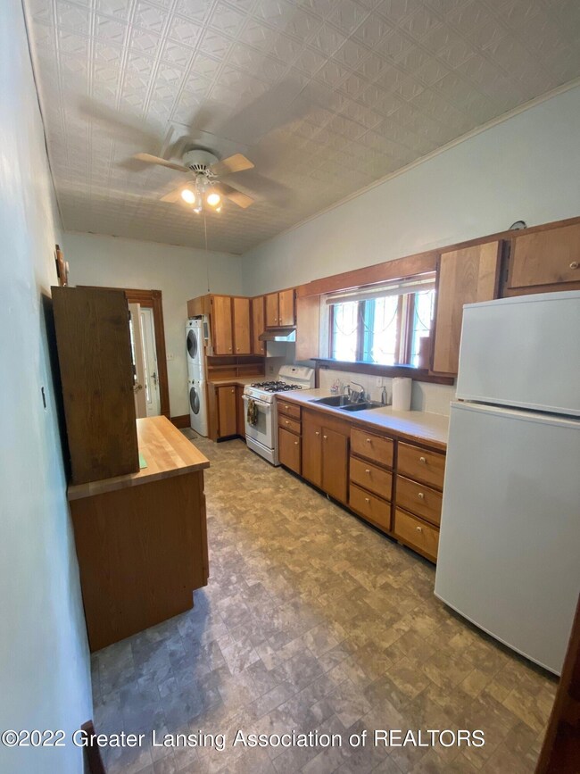 313 E Scott St, Grand Ledge, MI 48837 - photo 7