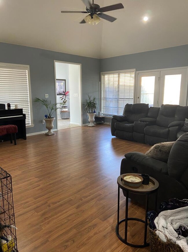 7 Valhalla Dr, Bay City, TX 77414 - photo 2