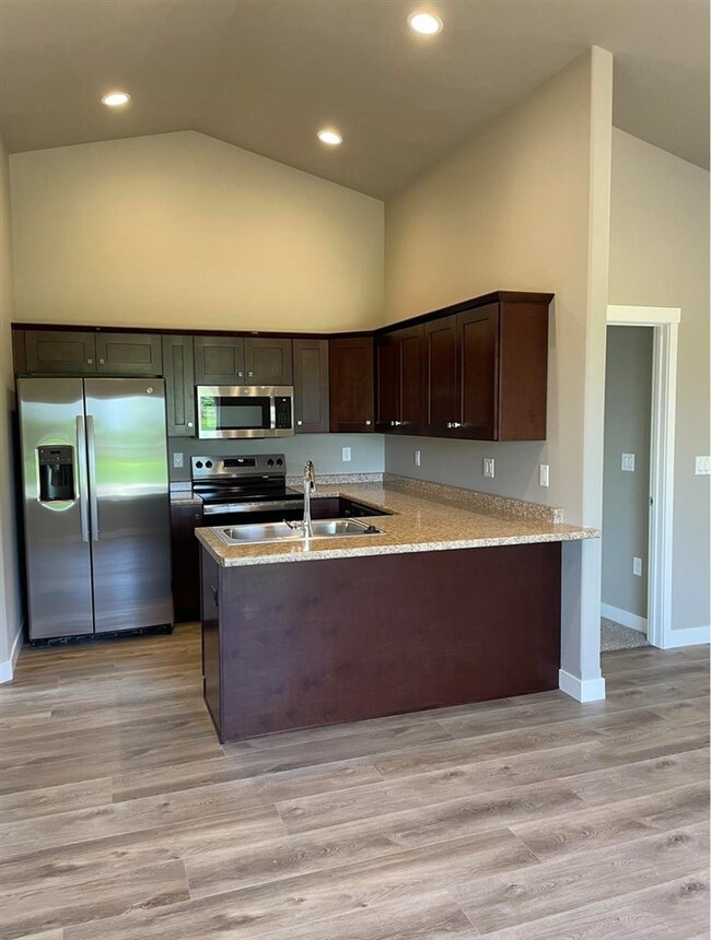 3155 Lampe Ln unit C, Coralville, IA 52317 - photo 4