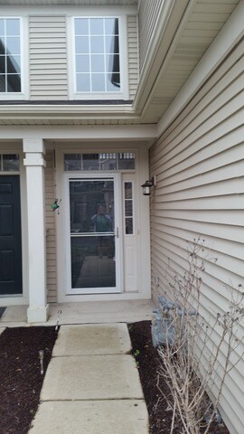 749 S Jade Ln unit 205, Round Lake, IL 60073 - photo 2