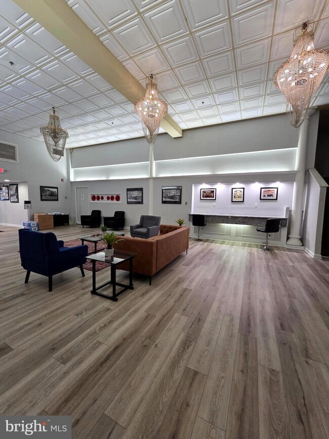 1010 00 Race St unit 8H, Philadelphia, PA 19107 - photo 5