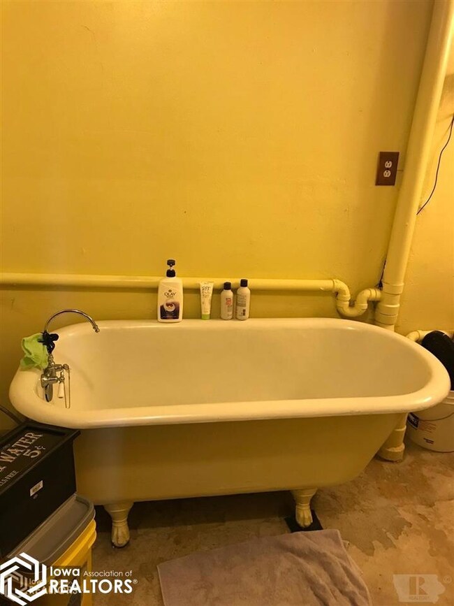 906 W Nishna Rd, Shenandoah, IA 51601 - photo 5