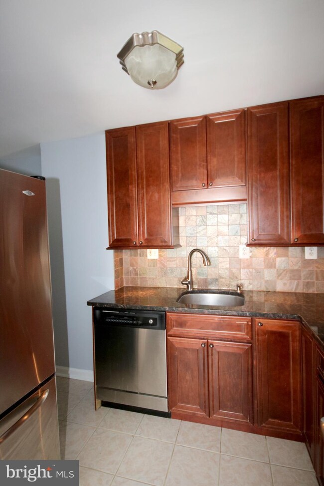 6723 Kenyon Dr, Alexandria, VA 22307 - photo 5