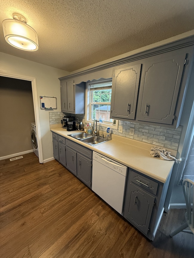 301 Eggars Ct, Clarksville, TN 37042 - photo 6