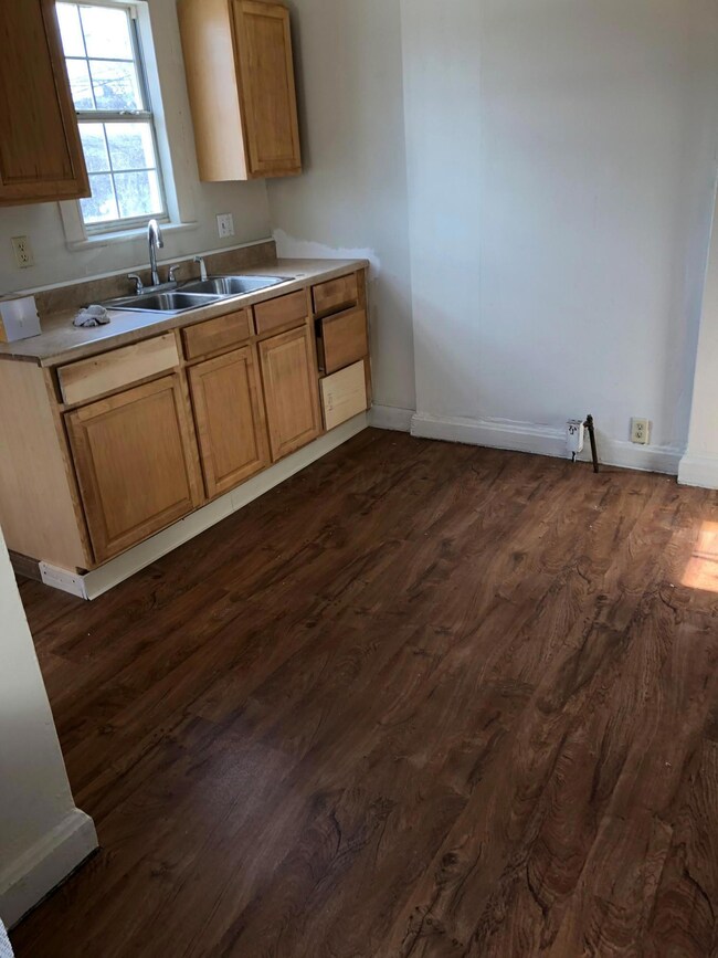 1119-21 E 18th 4