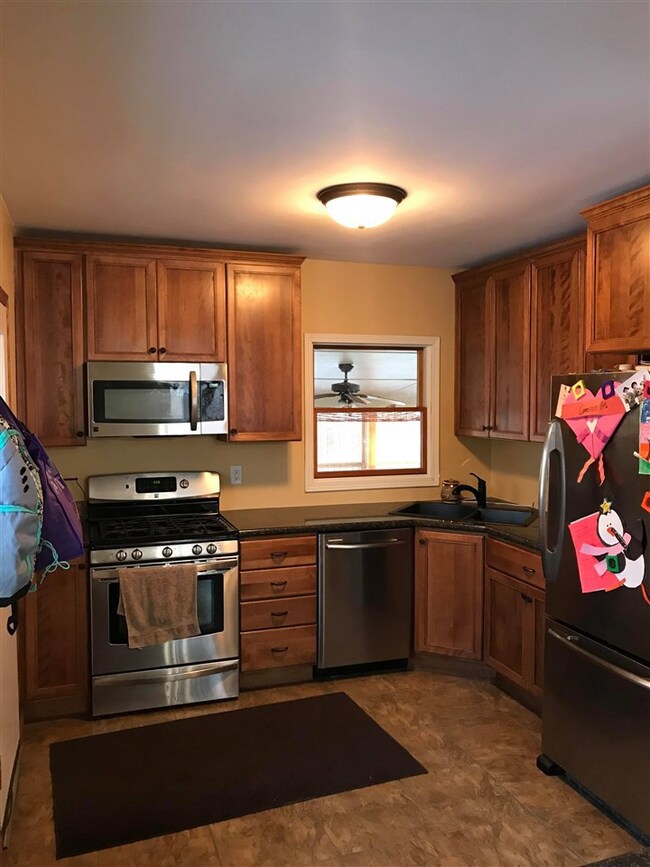 1121 Parker St, Cedar Falls, IA 50613 - photo 2