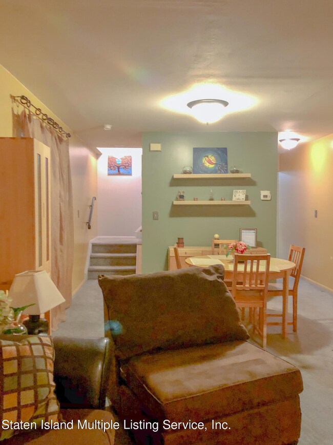 230 Skyline Dr, Staten Island, NY 10304 - photo 7