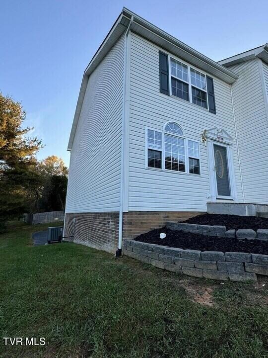 119 Amanda Ln, Bristol, TN 37620 - photo 2
