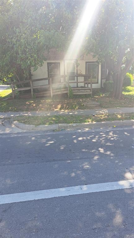 206 N Riverside Dr, Fort Worth, TX 76111 - photo 2