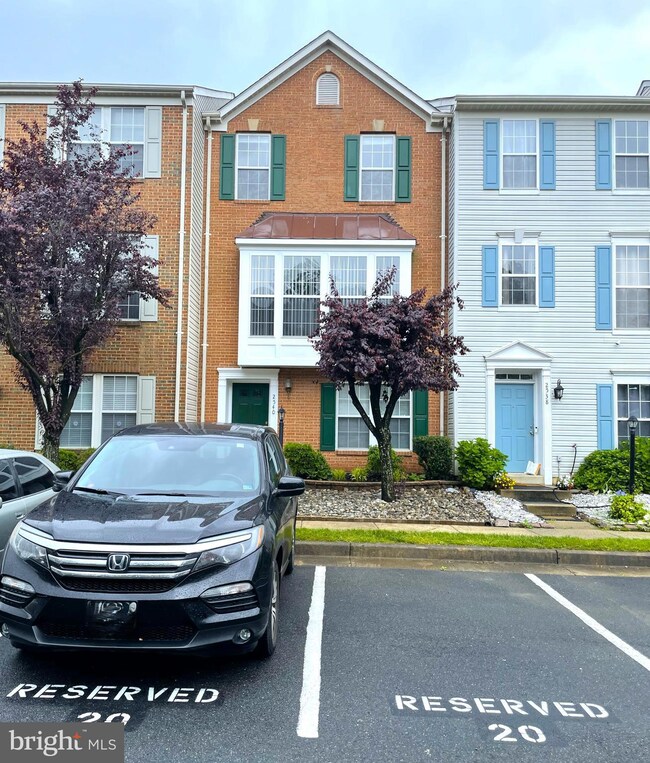 2540 Banshire Dr, Herndon, VA 20171 - photo 2