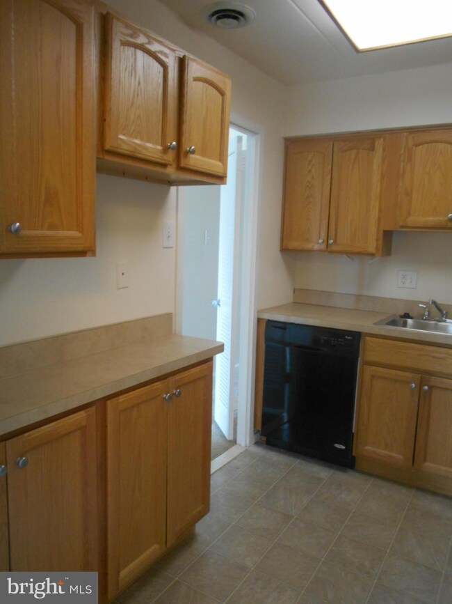 2616 Redcoat Dr unit 193, Alexandria, VA 22303 - photo 4