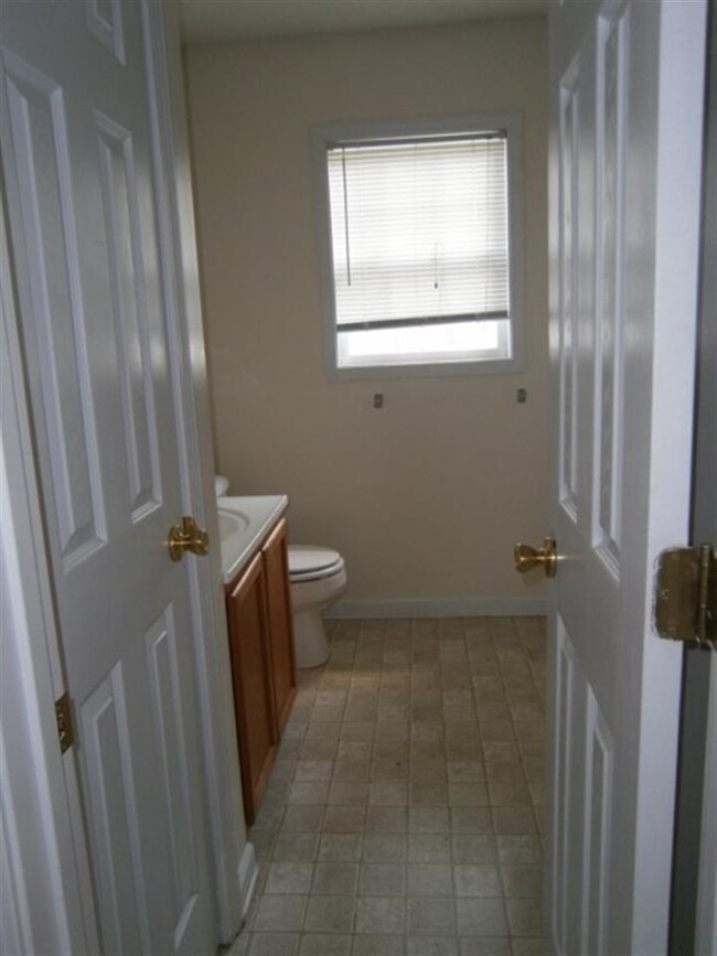 157 Lakewood Dr unit A, Jacksonville, NC 28546 - photo 3