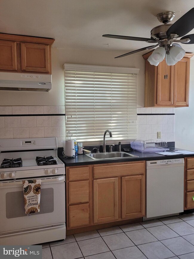 6918 Brompton Rd, Gwynn Oak, MD 21207 - photo 5