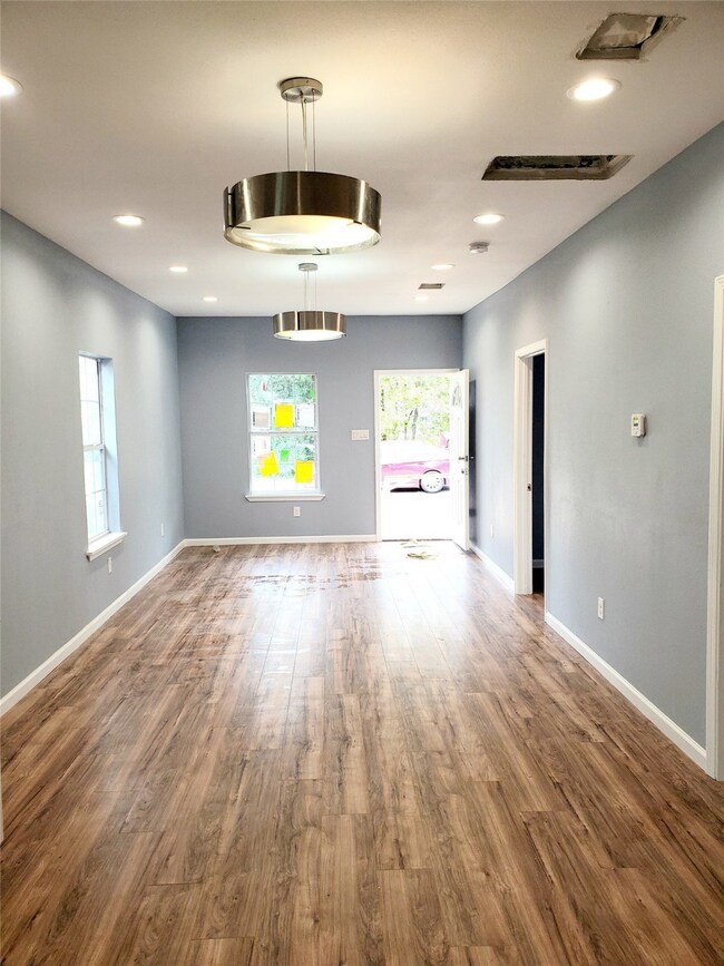 3702 Nathaniel Brown St, Houston, TX 77021 - photo 2