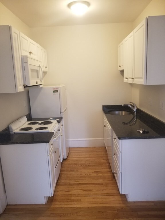 891 Massachusetts Ave unit 15, Cambridge, MA 02139 - photo 3