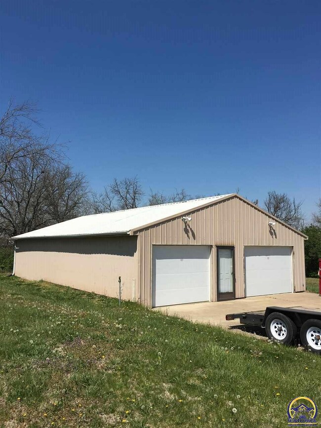 4925 SW Wanamaker Rd, Topeka, KS 66610 - photo 3