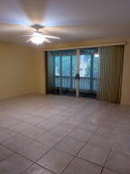 2528 Boundbrook - Liv Rm
