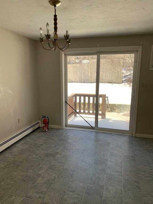 335 Circle Rd unit B002, Manchester, NH 03103 - photo 5