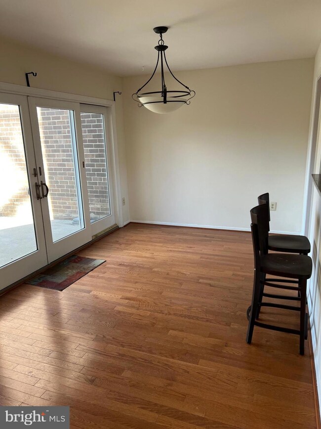 11390 Links Dr, Reston, VA 20190 - photo 7