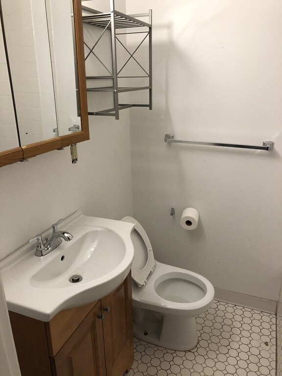 182 Central St unit 7, Stoneham, MA 02180 - photo 7