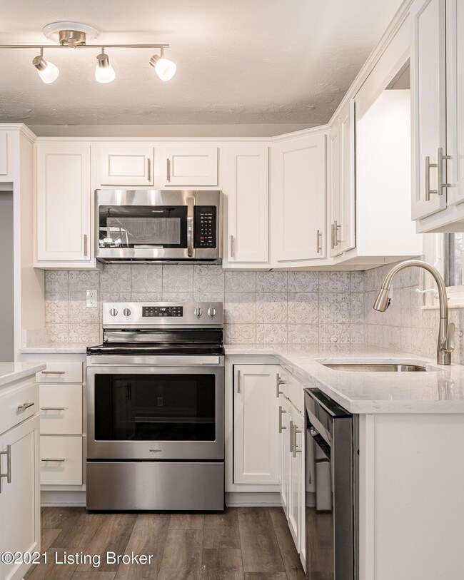 8214 Sealston Dr, Louisville, KY 40228 - photo 4