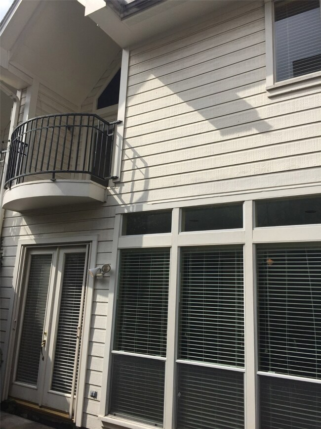 2203 Driscoll St, Houston, TX 77019 - photo 2