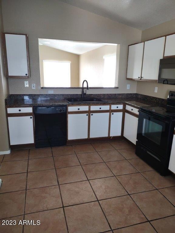 Kitchen to Breakfast bar