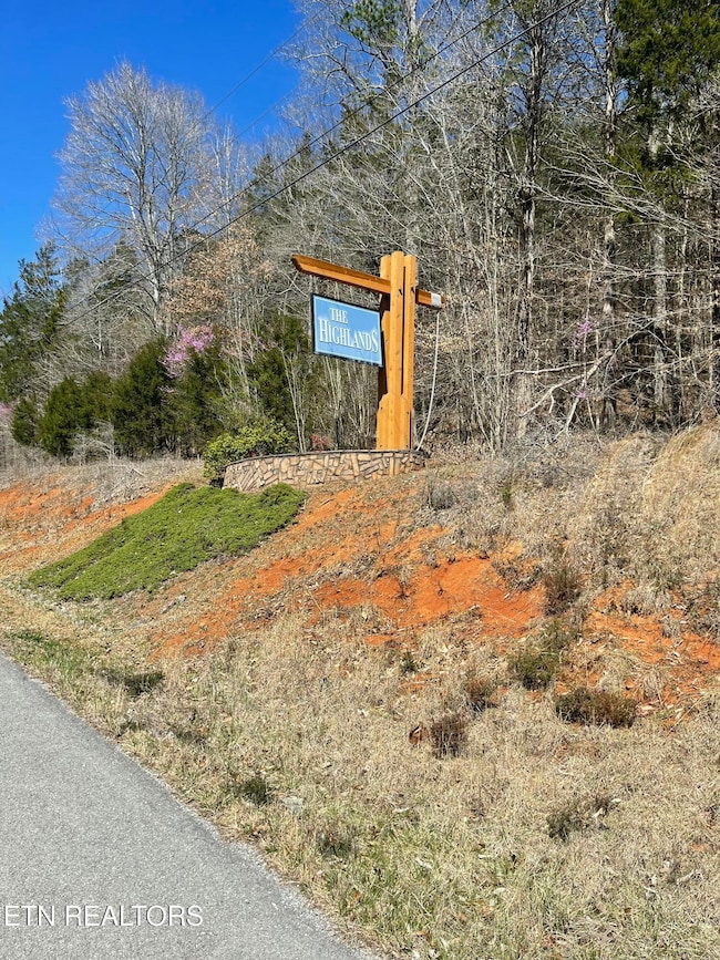 Highland Trace entrance sign