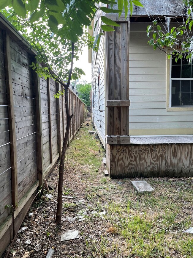 711 Allston St, Houston, TX 77007 - photo 2