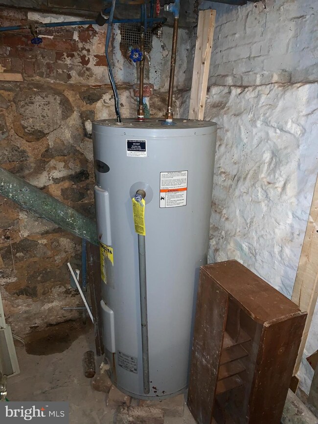 1410 Fairview St, Reading, PA 19602 - photo 5