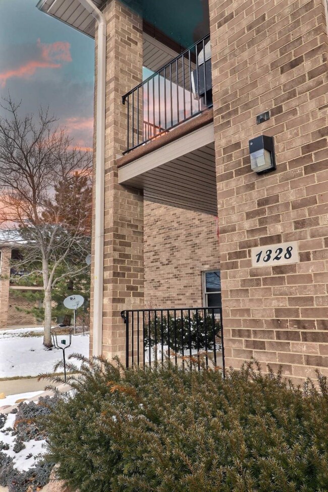 1328 Lehman Dr, Crown Point, IN 46307 - photo 2