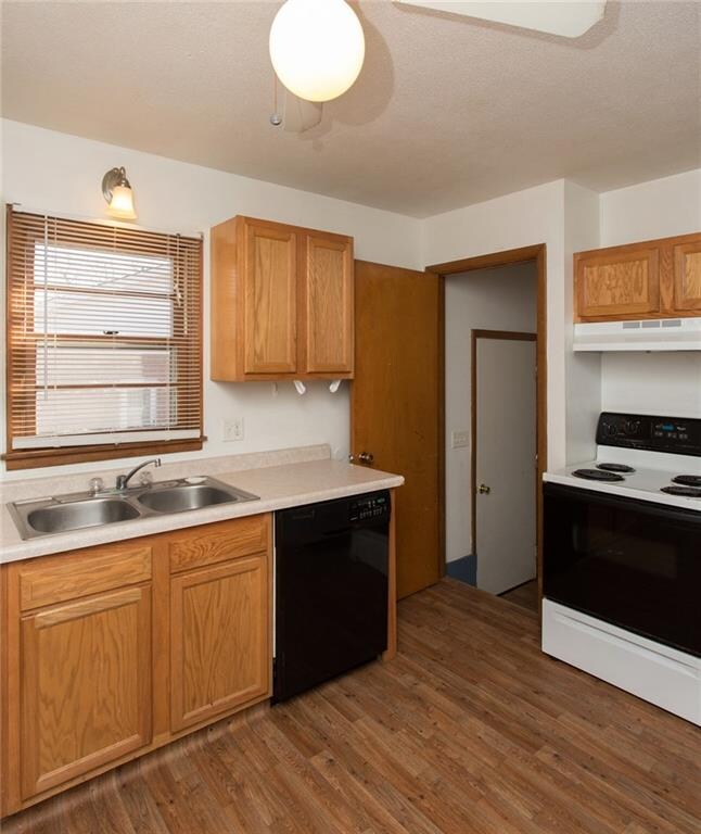 4702 Valdez Dr, Des Moines, IA 50310 - photo 5