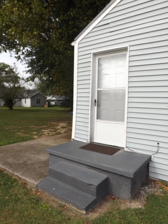 610 Johnson St, Manchester, TN 37355 - photo 3