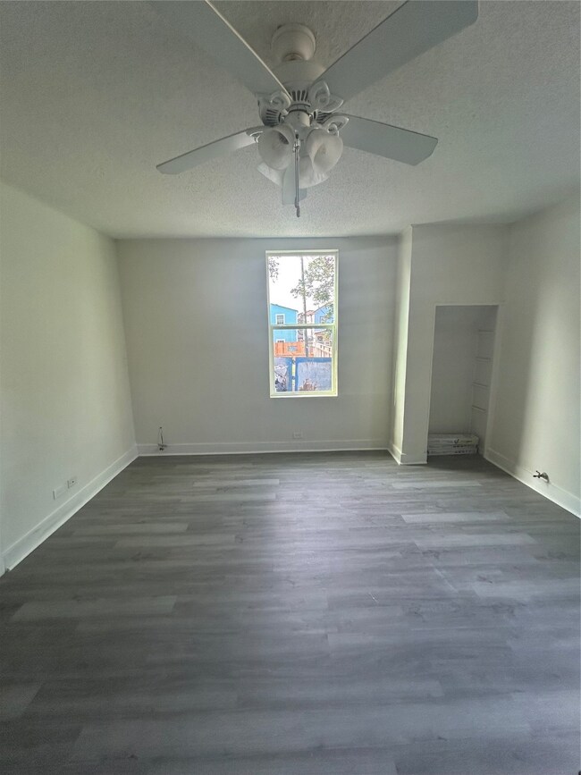 1523 21st St unit 3, Galveston, TX 77550 - photo 2