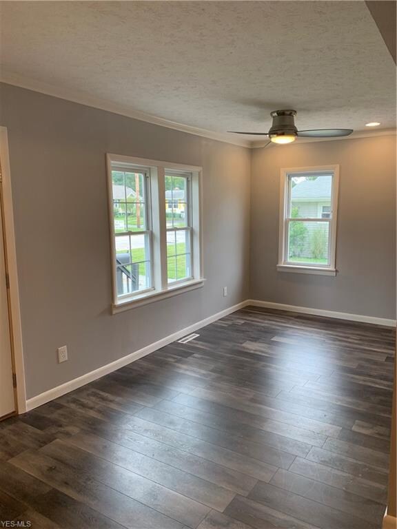 493 W Liberty St, Geneva, OH 44041 - photo 4