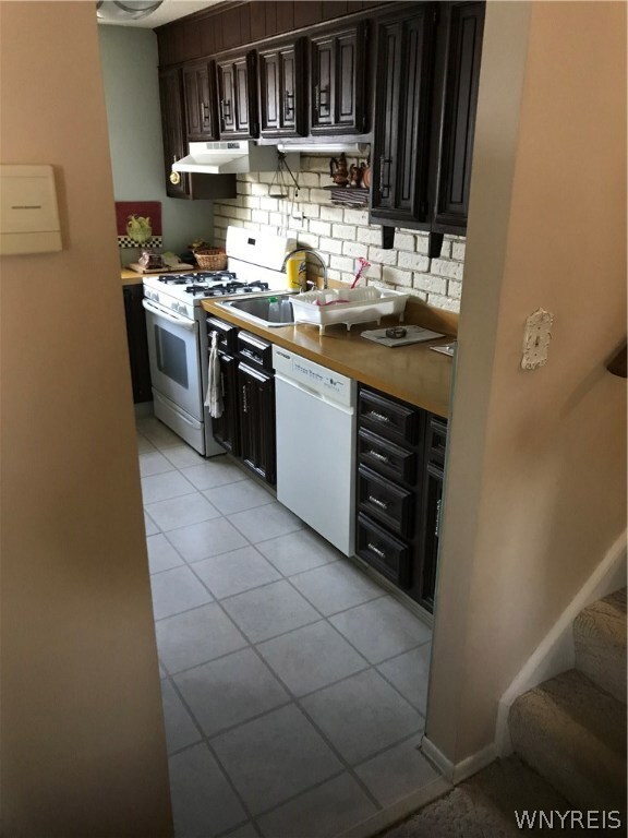 886 Deerfield Dr, North Tonawanda, NY 14120 - photo 3