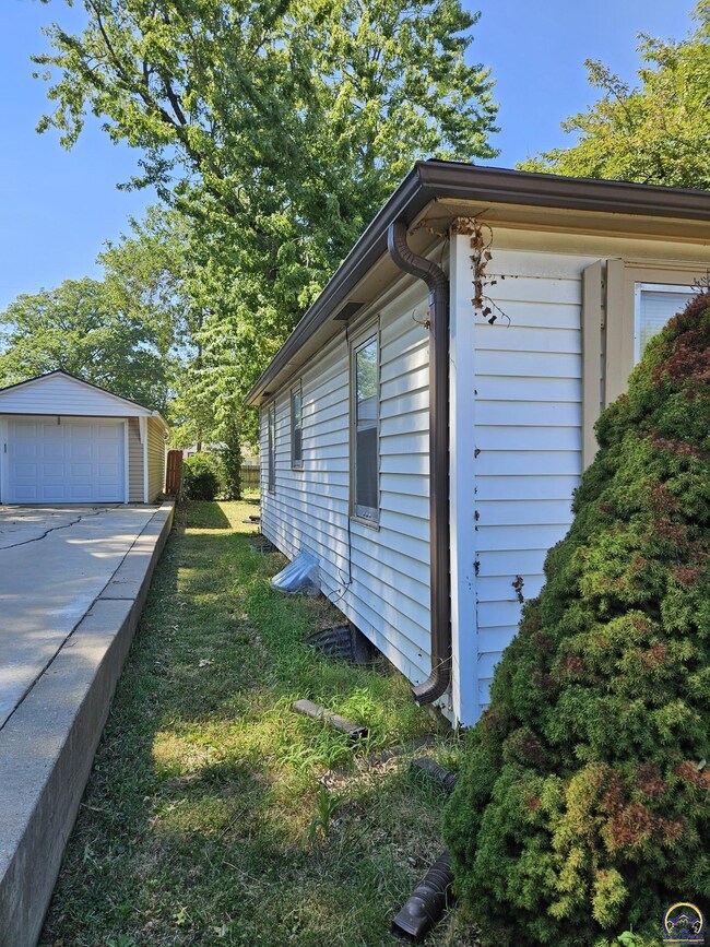 1217 SW Frazier Ave, Topeka, KS 66604 - photo 4