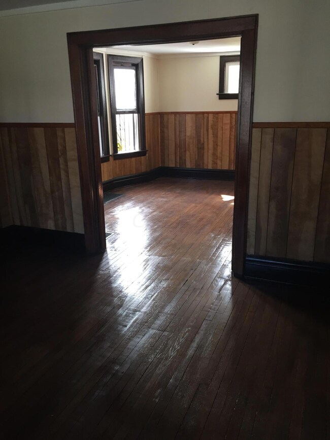 family/dining entry