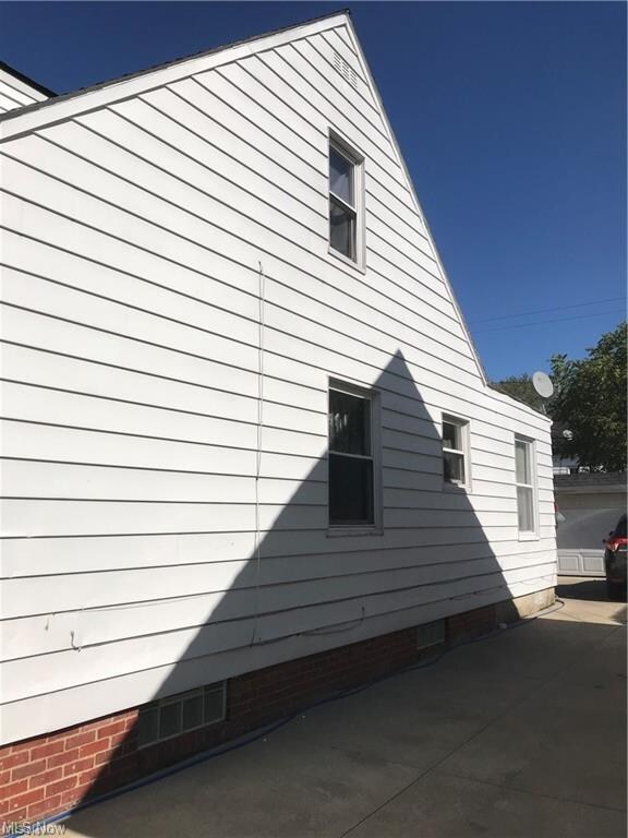 5417 Hollywood Ave, Maple Heights, OH 44137 - photo 2