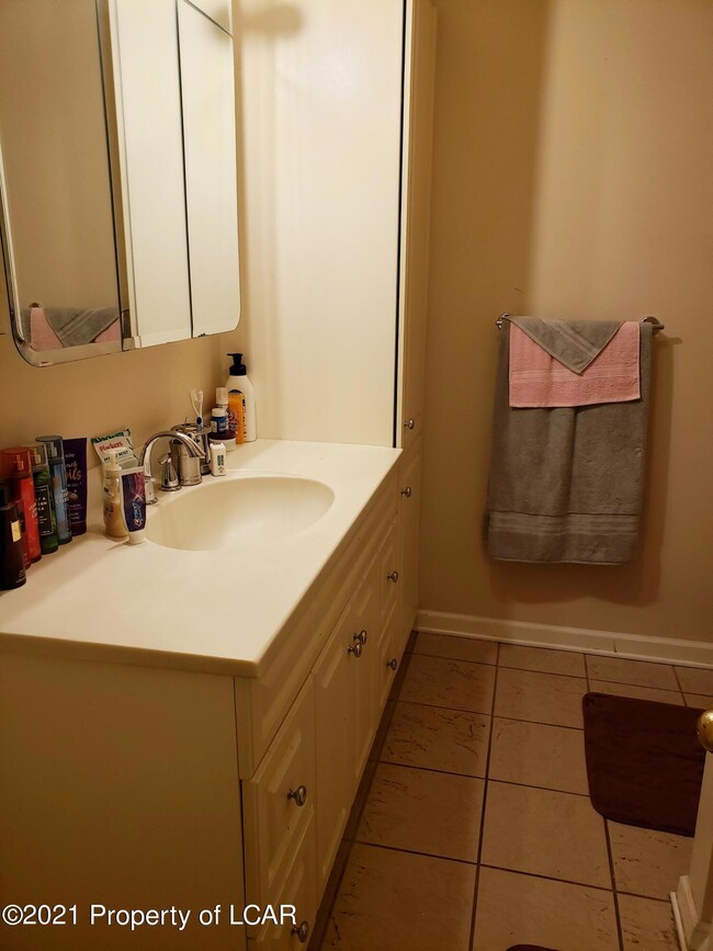 1st Floor Bath